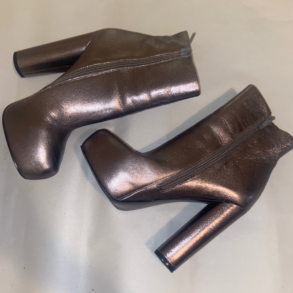 Silver Steve Madden booties! worn once!